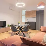 Pallaro 6 Apartment