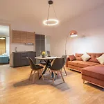 Pallaro 6 Apartment